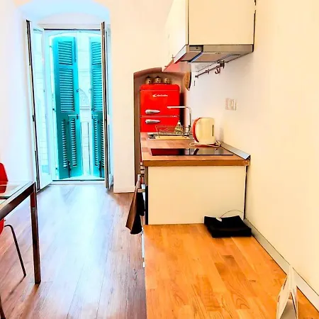 Central Suite Apartment Апартаменти