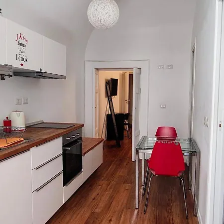 Central Suite Apartment * בארי